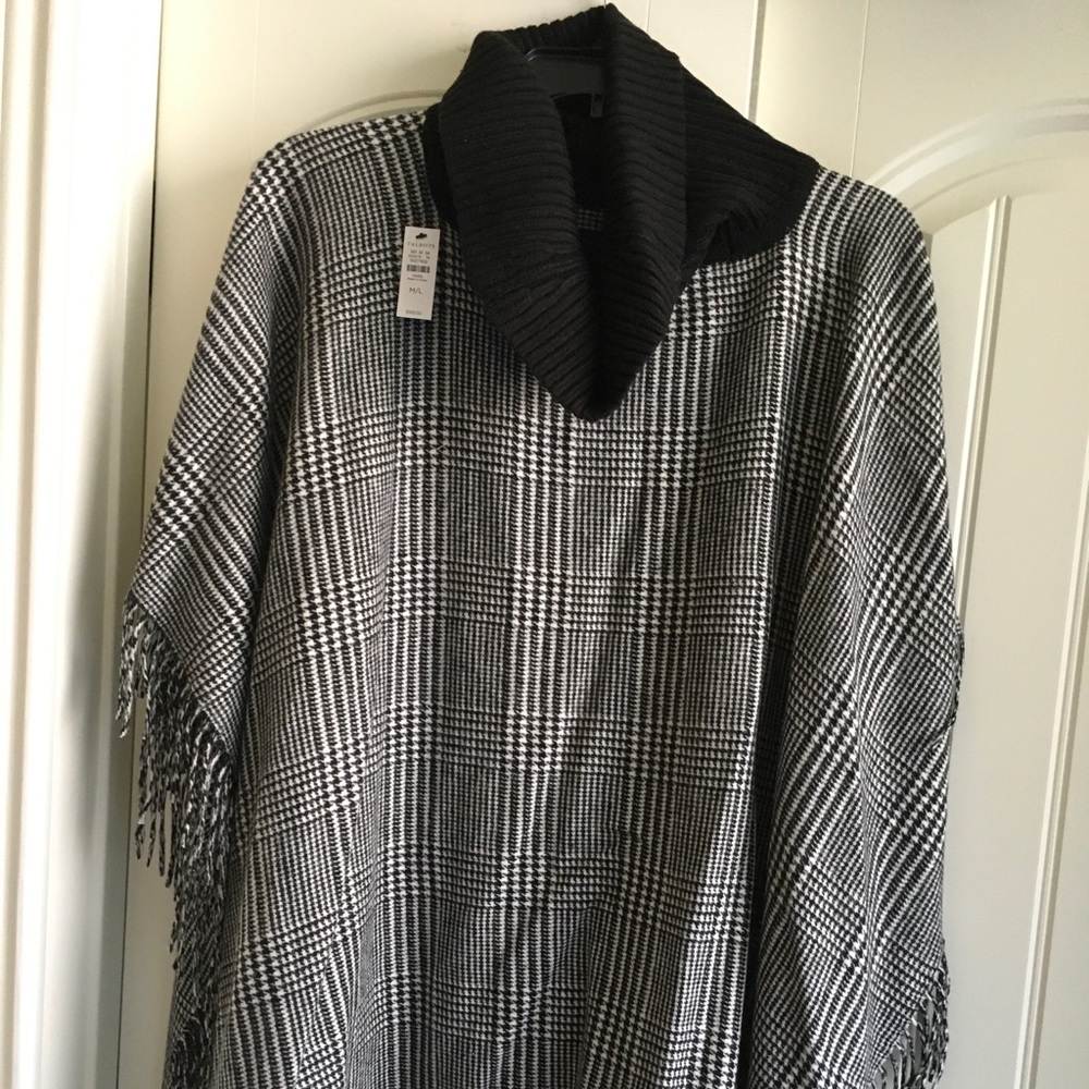 Plaid Turtle neck poncho